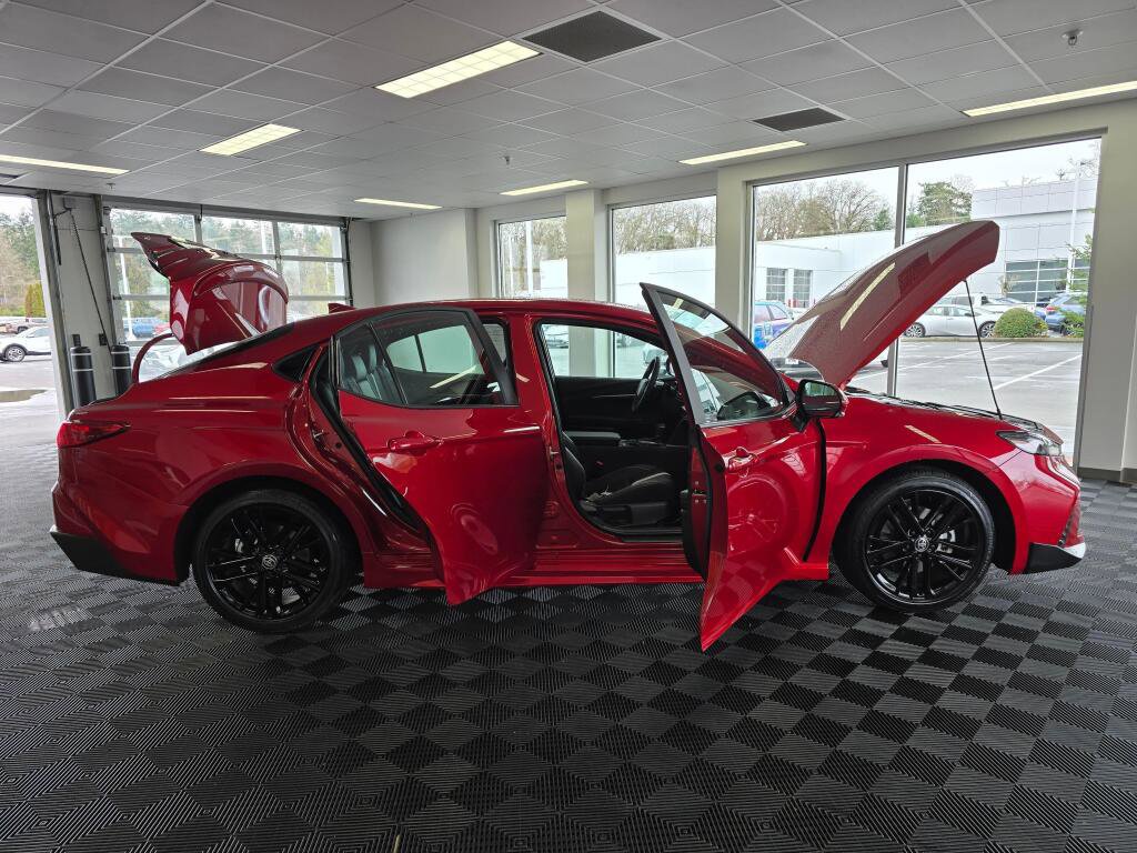 Used 2025 Toyota Camry SE image 18