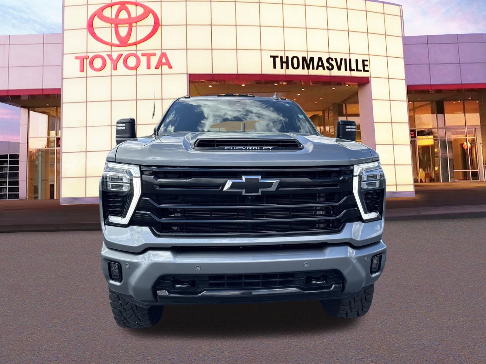 Used 2024 Chevrolet Silverado 3500 High Country w/ High Country Premium Package image 2