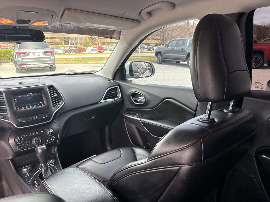 Used 2019 Jeep Cherokee Latitude Plus image 13