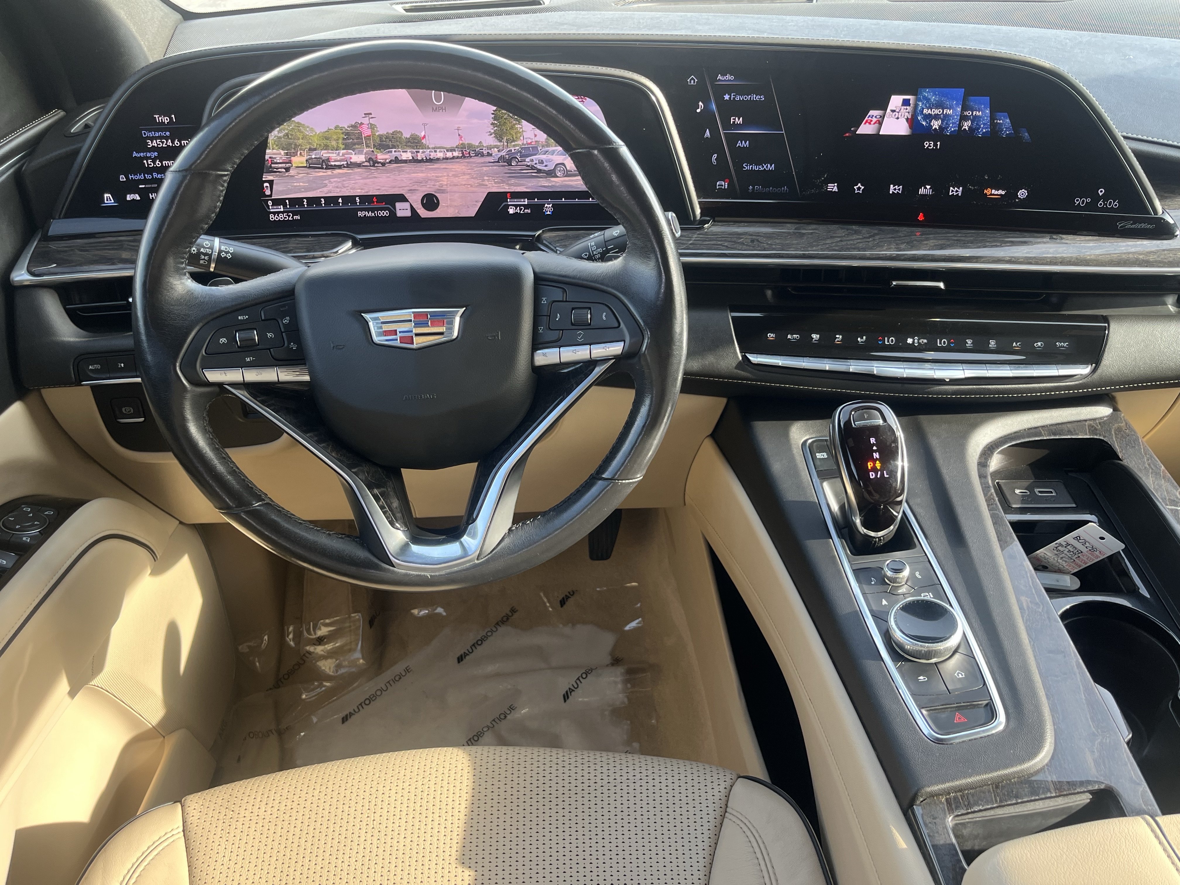 Used 2021 Cadillac Escalade Premium Luxury AWD/4WD image 18