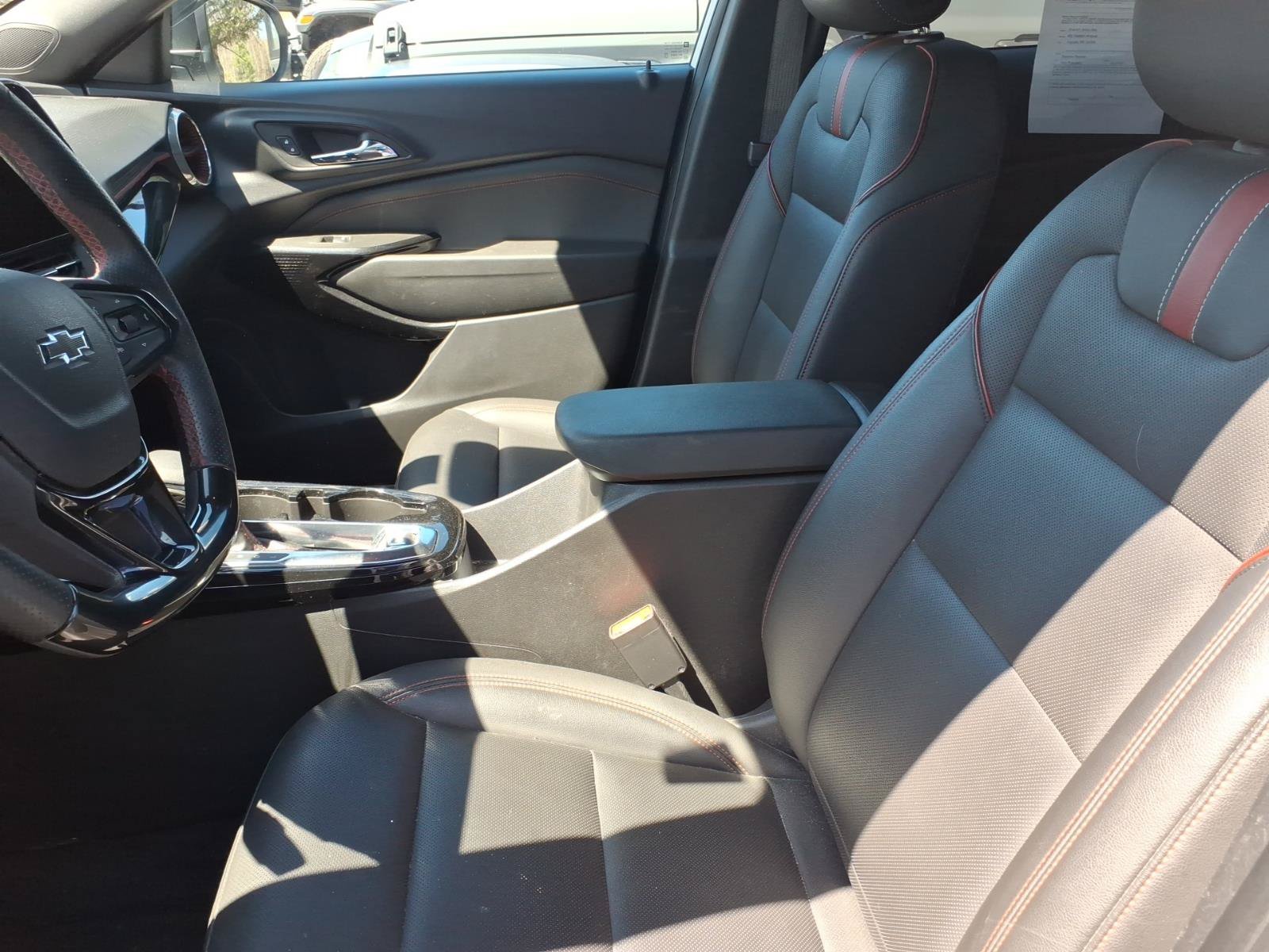 Used 2024 Chevrolet Trax RS w/ Sunroof Package FWD image 7