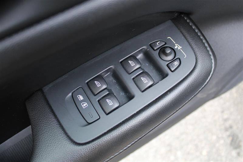 Used 2021 Volvo S60 T5 Momentum FWD image 12