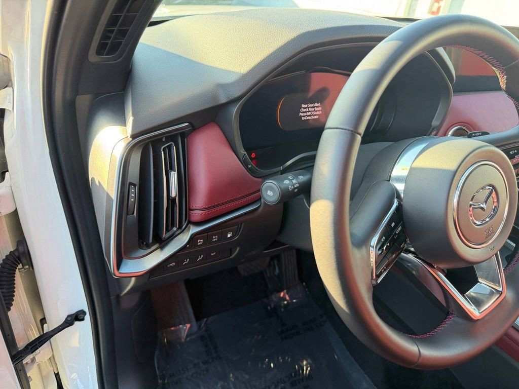 Used 2025 MAZDA CX-70 Plug-In Hybrid w/ Premium Plus image 14