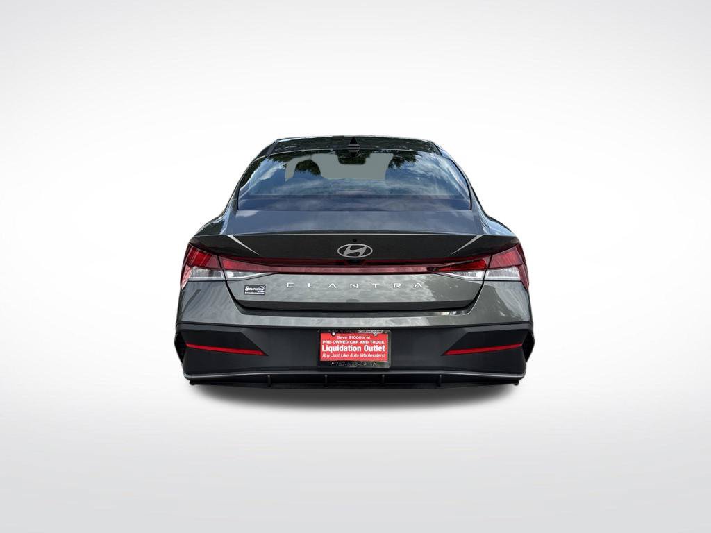 Used 2024 Hyundai Elantra SEL FWD image 5