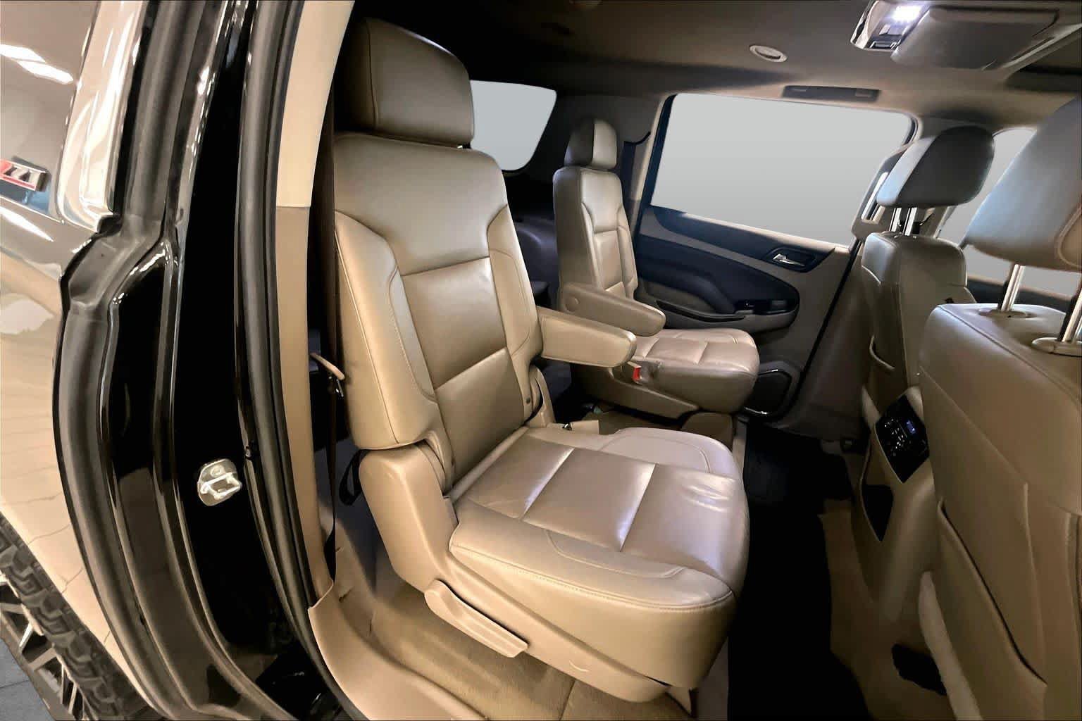 Used 2020 Chevrolet Suburban LT AWD/4WD image 19