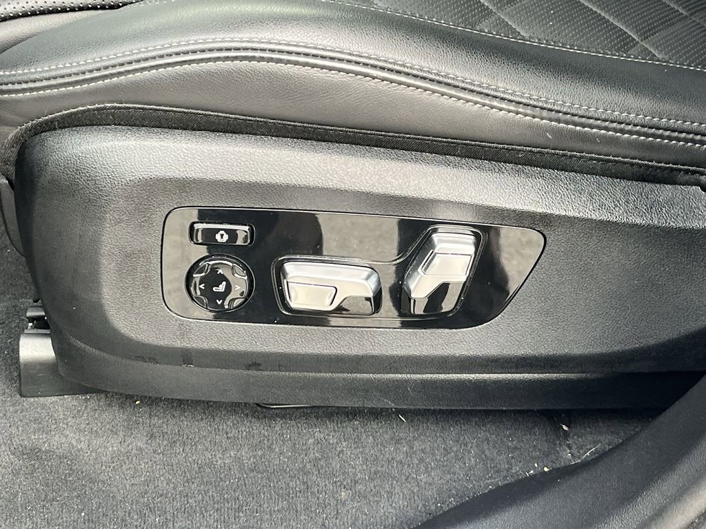 Certified 2024 BMW X7 xDrive40i w/ Premium Package image 12