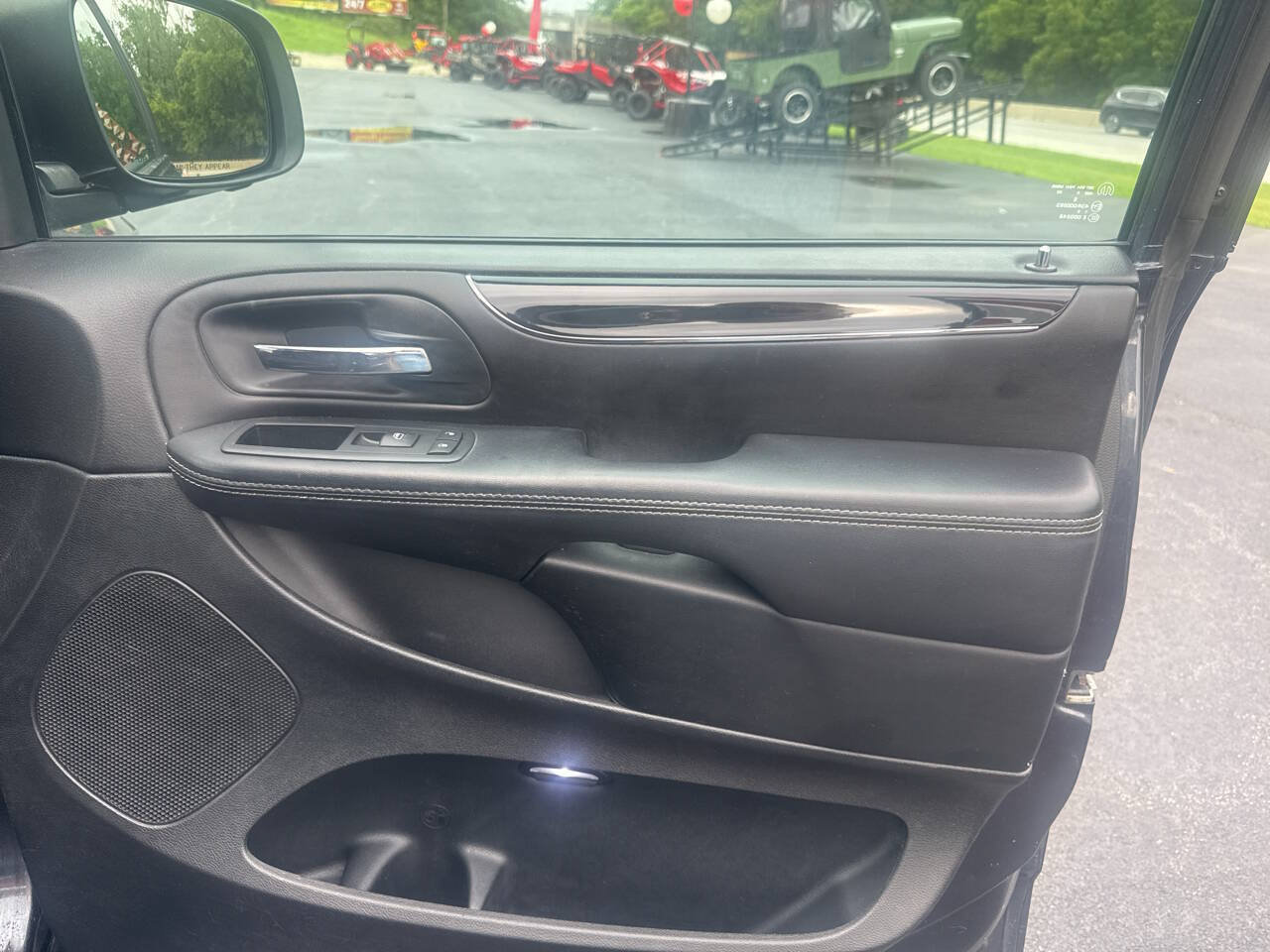 Used 2014 Dodge Grand Caravan SE FWD image 31
