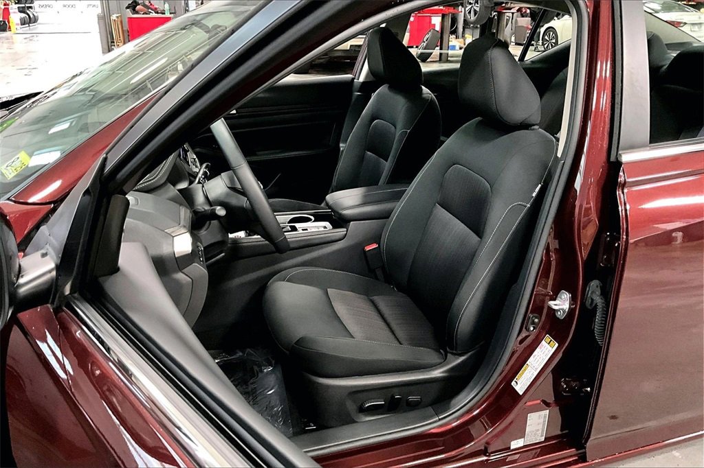 Certified 2024 Nissan Altima 2.5 SV w/ SV Premium Package image 18