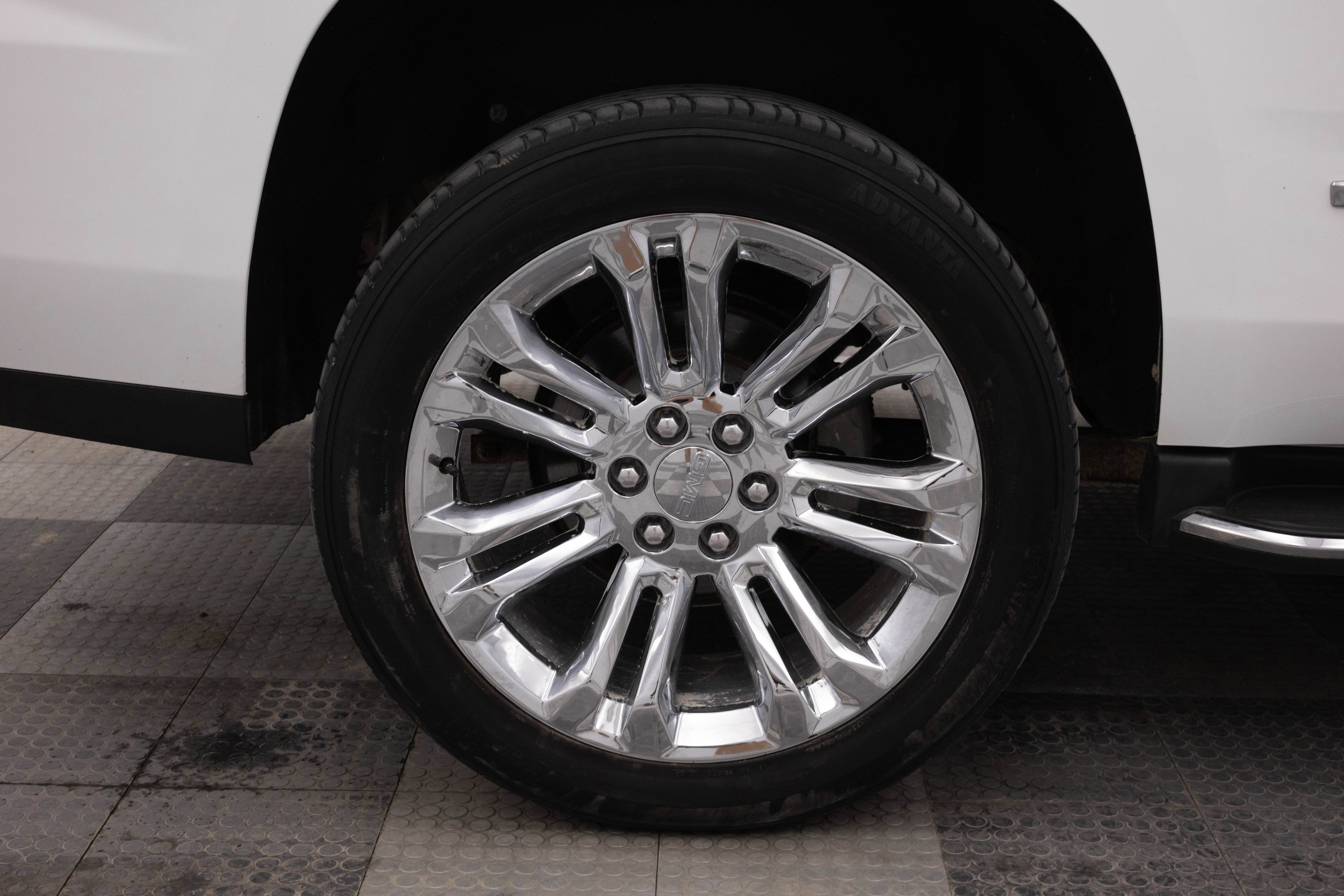 Used 2018 GMC Yukon Denali image 14