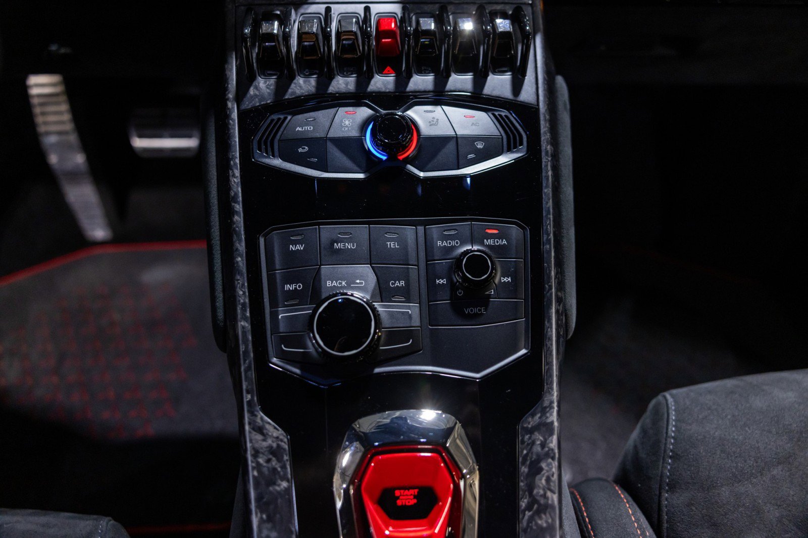 Used 2018 Lamborghini Huracan Performante AWD/4WD image 42