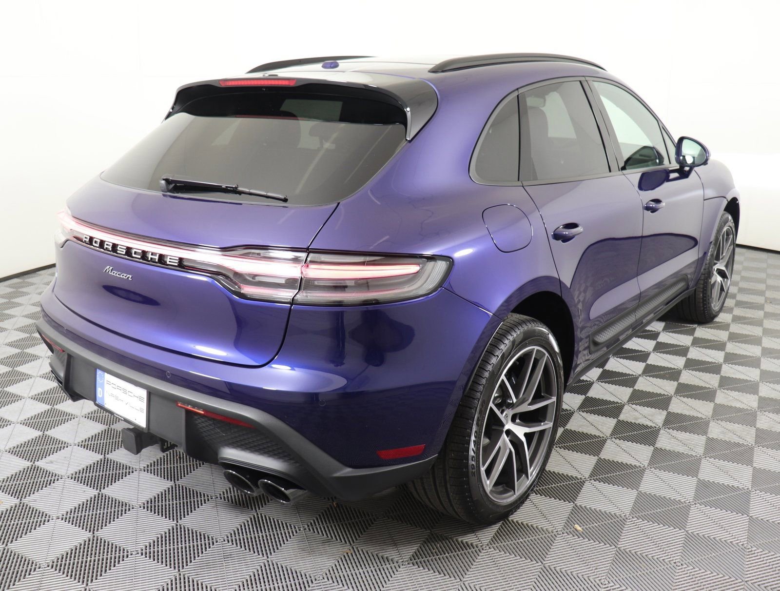 Certified 2025 Porsche Macan image 26