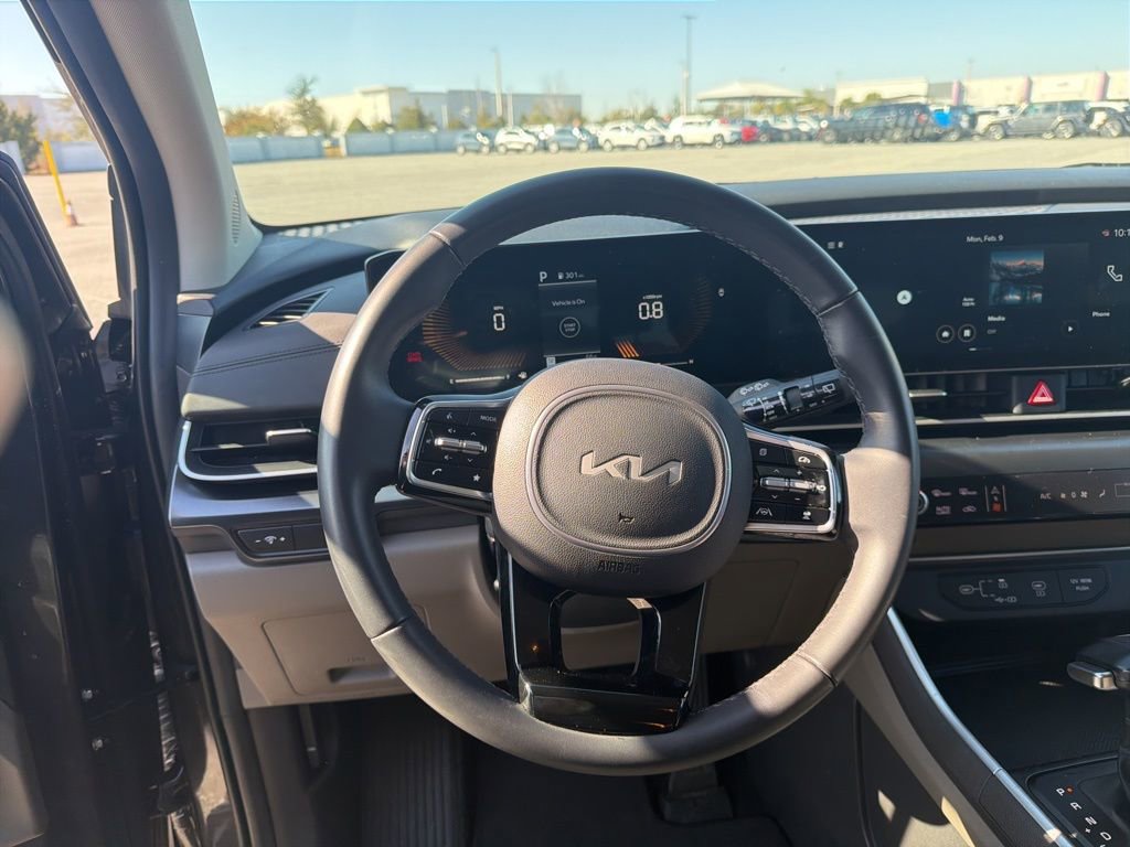 Used 2025 Kia Carnival image 22