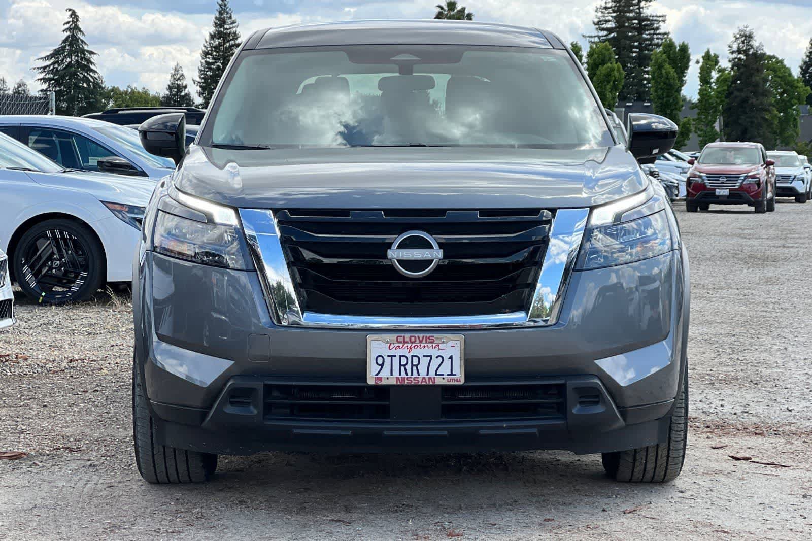 Used 2025 Nissan Pathfinder S image 11