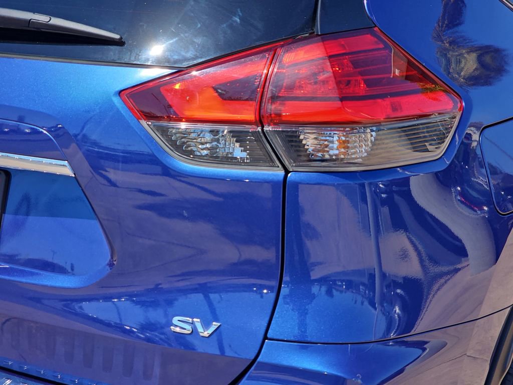 Used 2017 Nissan Rogue SV w/ SV Premium Package FWD image 40