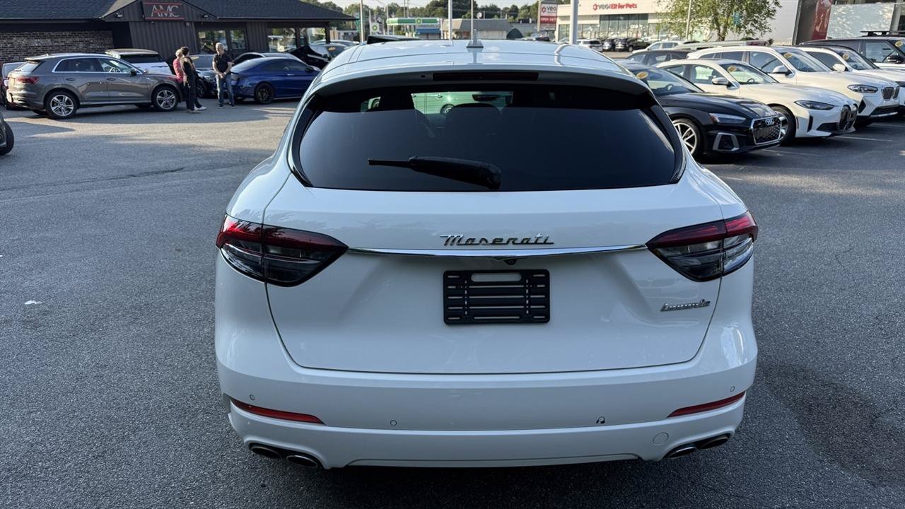 Used 2023 Maserati Levante GT AWD/4WD image 16