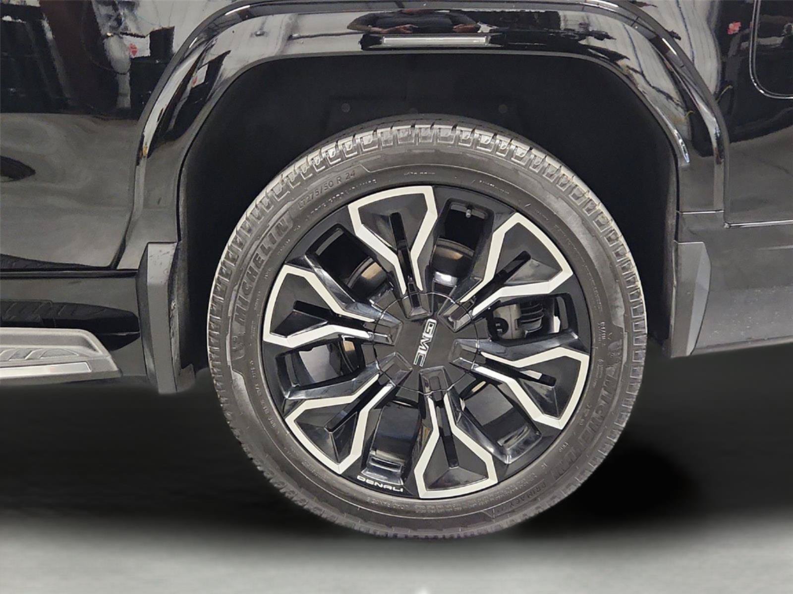 Used 2025 GMC Sierra EV Denali AWD/4WD image 33