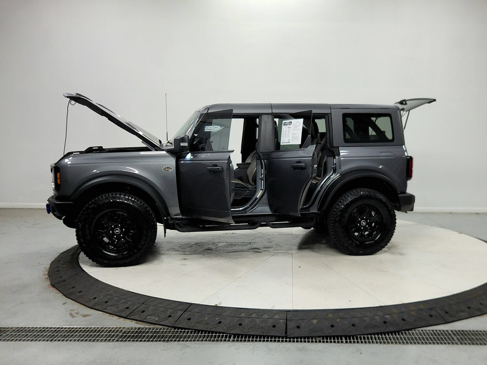 Used 2024 Ford Bronco Wildtrak AWD/4WD image 13