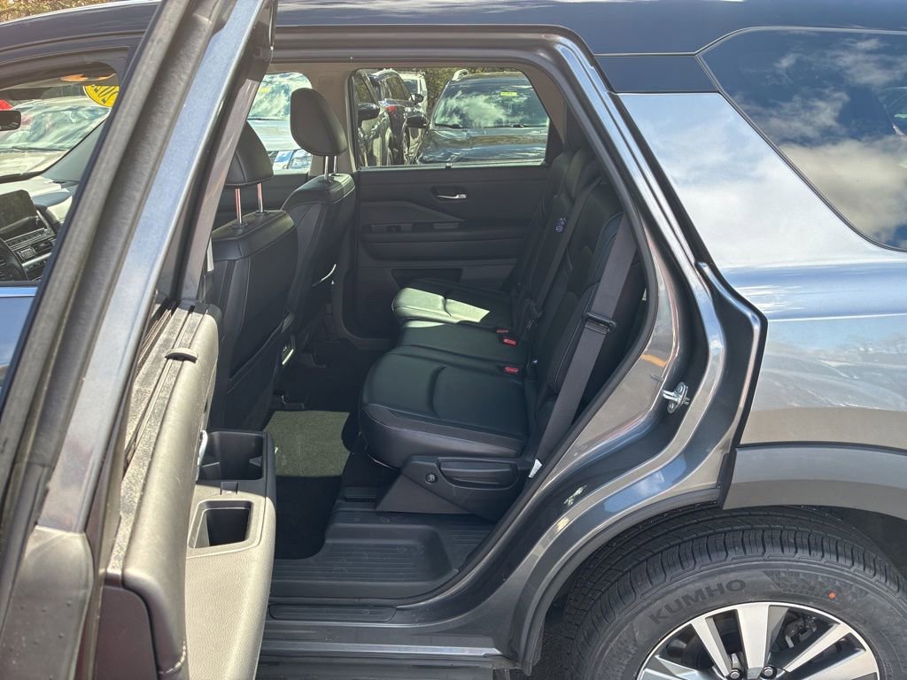 Certified 2023 Nissan Pathfinder SL w/ Black Appearance Package AWD/4WD image 23
