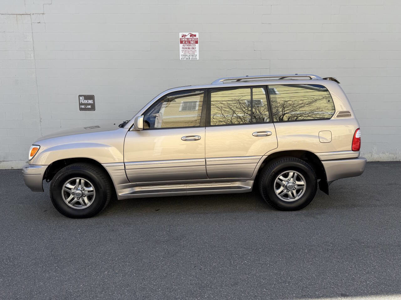 Used 2001 Lexus LX 470 4WD image 3