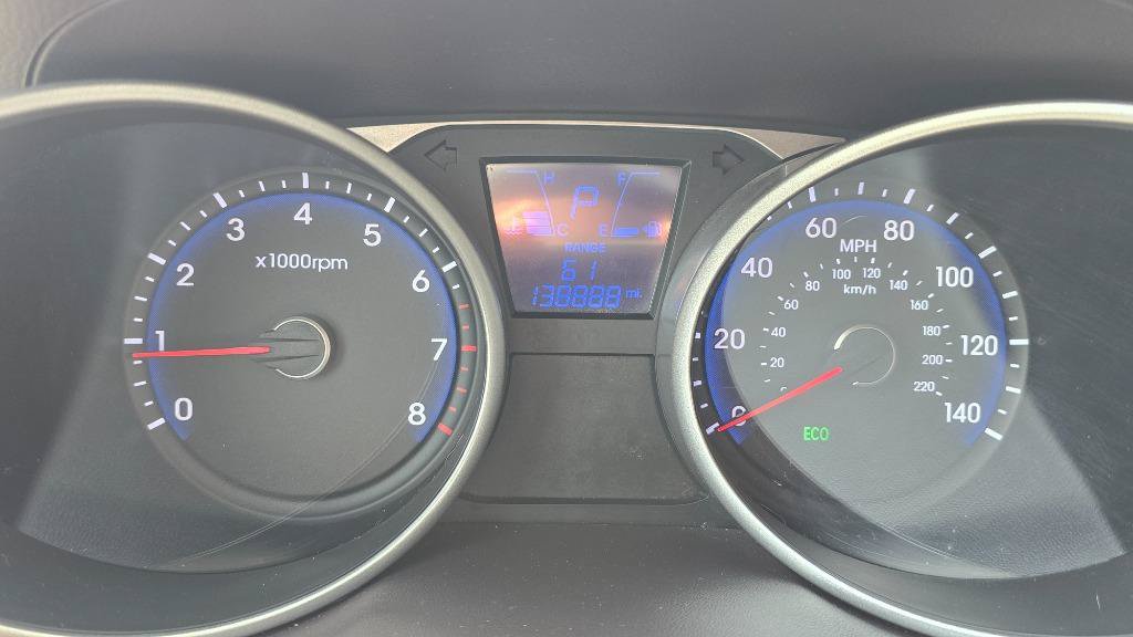 Used 2015 Hyundai Tucson SE AWD/4WD image 25
