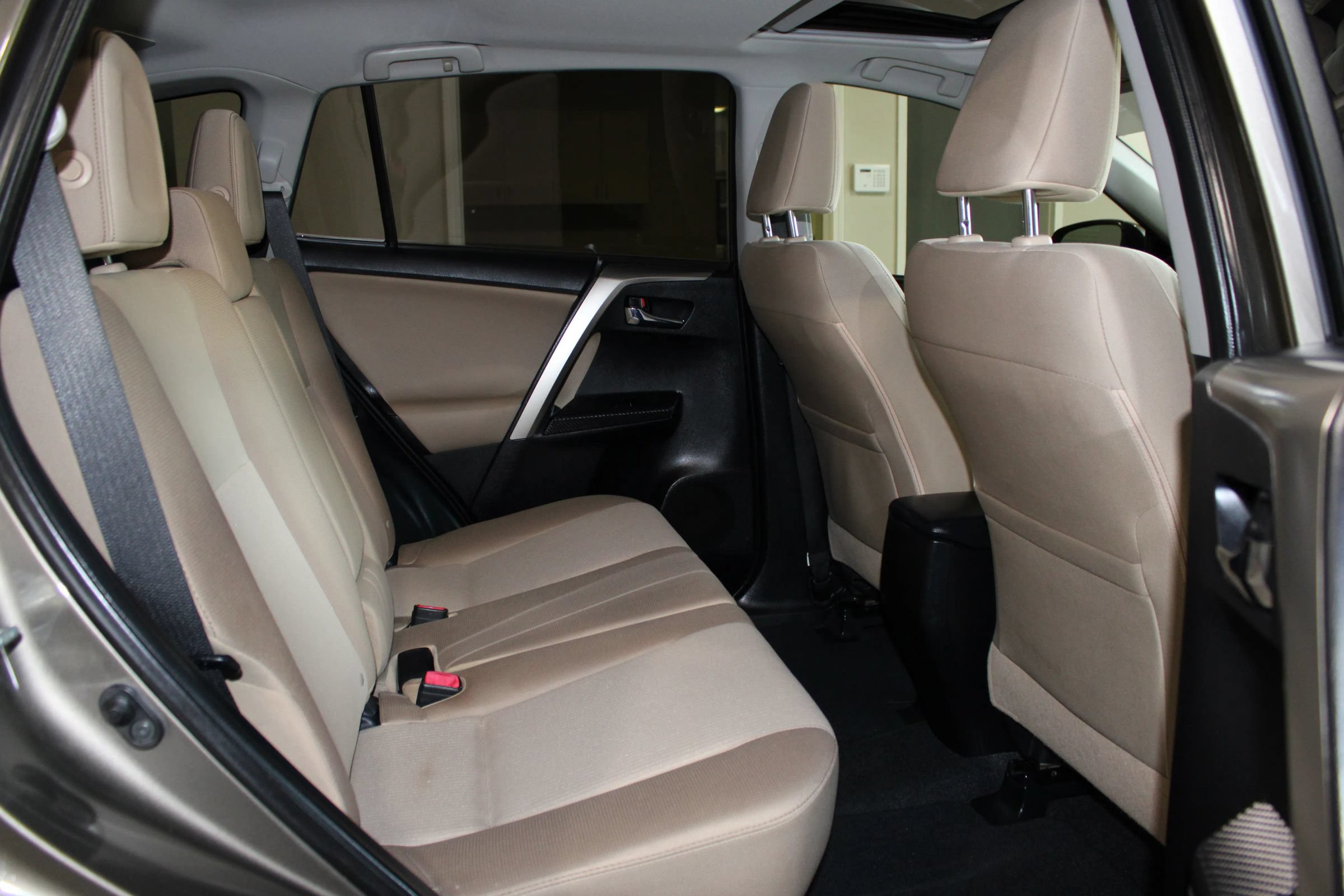 Used 2015 Toyota RAV4 XLE FWD image 30