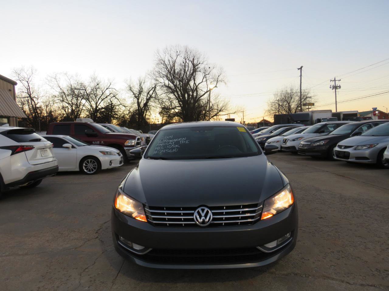 Used 2014 Volkswagen Passat TDI SEL Premium FWD image 4