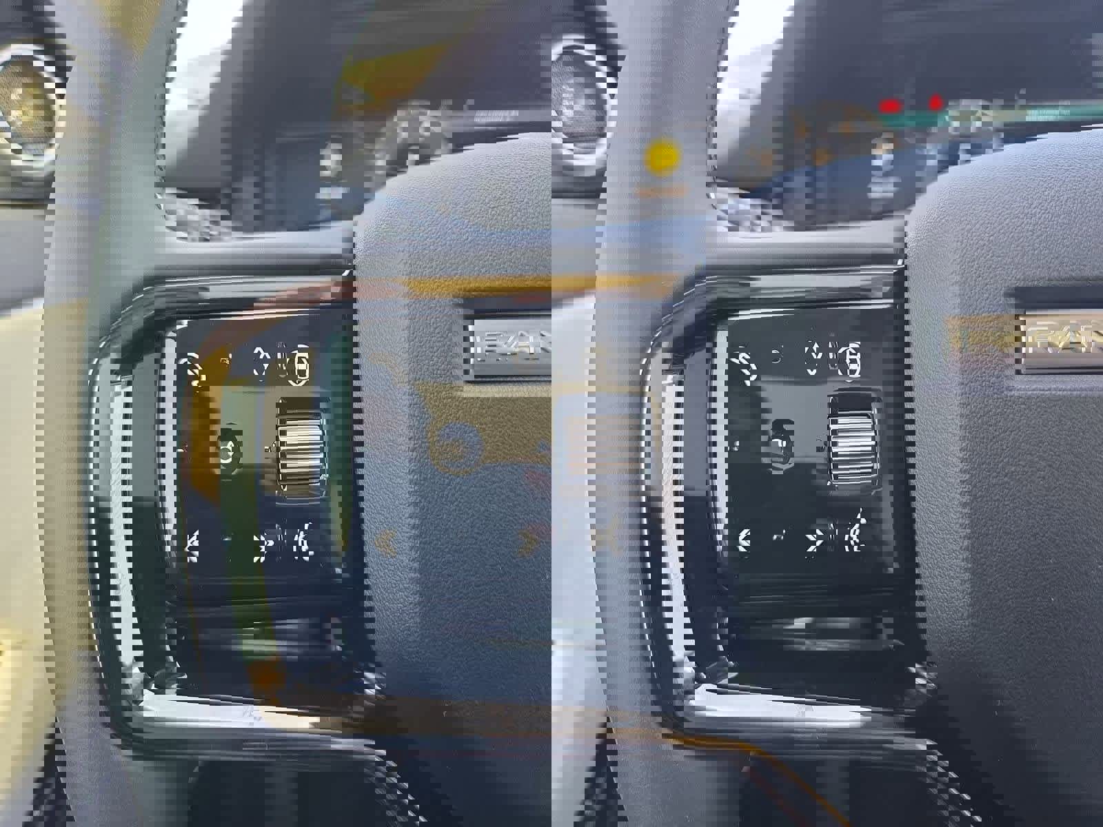 Used 2025 Land Rover Range Rover Evoque S image 24