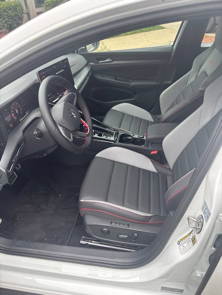 Used 2026 Volkswagen GTI SE FWD image 7