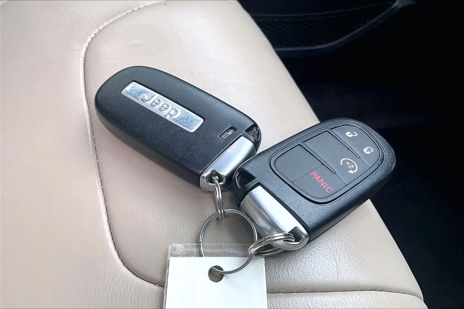 Used 2016 Jeep Cherokee Limited w/ Trailer Tow Group AWD/4WD image 15