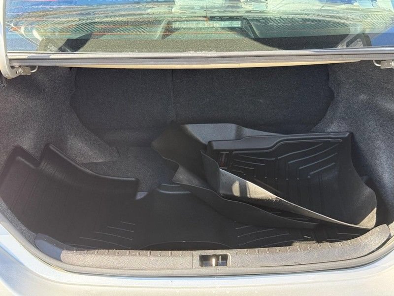 Used 2018 Toyota Corolla LE FWD image 9