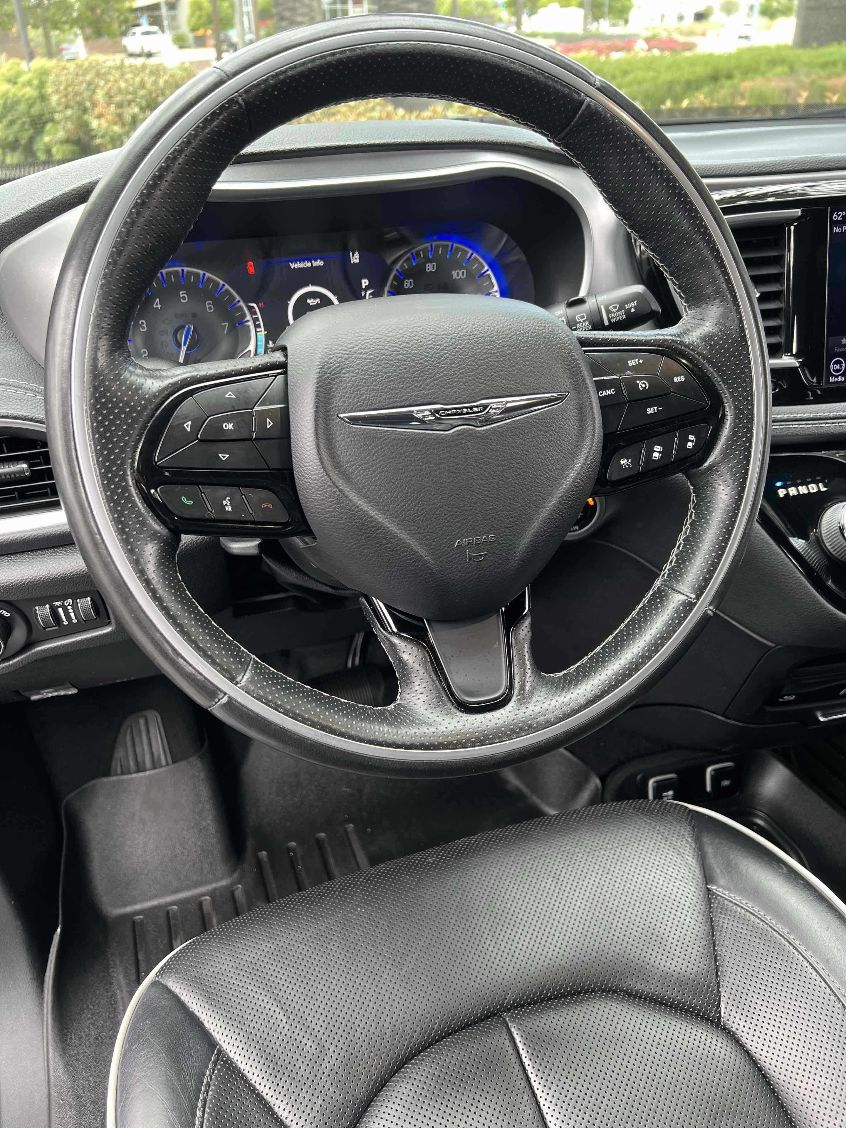Used 2019 Chrysler Pacifica Limited w/ Advanced Safetytec Group FWD image 36