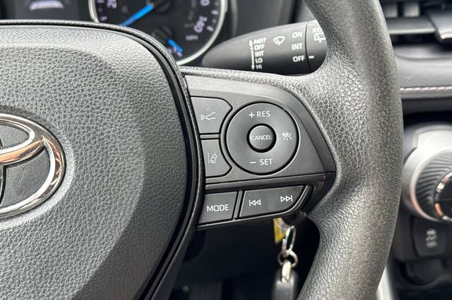 Used 2022 Toyota RAV4 LE AWD/4WD image 27