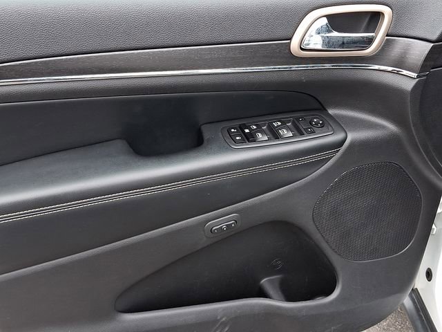 Used 2017 Jeep Grand Cherokee Limited image 12