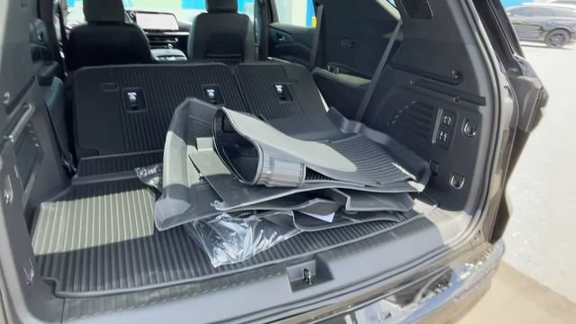 New 2026 Chevrolet Traverse RS w/ LPO, Floor Liner Package FWD image 33
