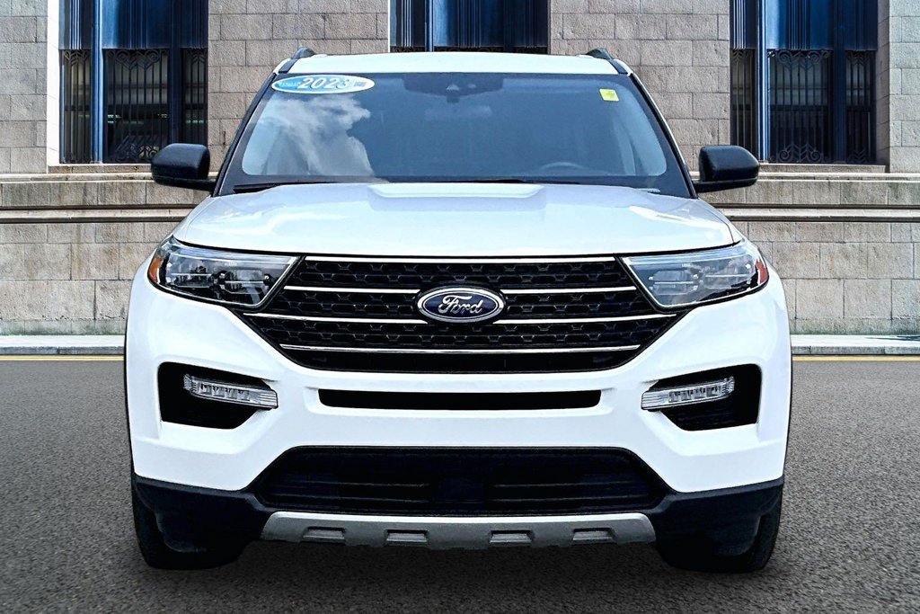 Certified 2023 Ford Explorer XLT w/ Equipment Group 202A AWD/4WD image 3