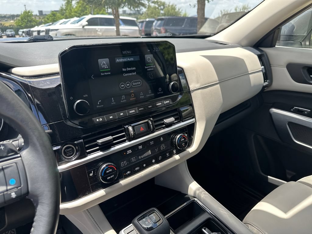 Used 2023 Nissan Pathfinder SL AWD/4WD image 25