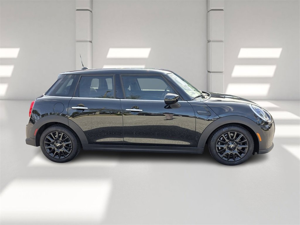 Used 2023 MINI Cooper 4-Door Hardtop image 3