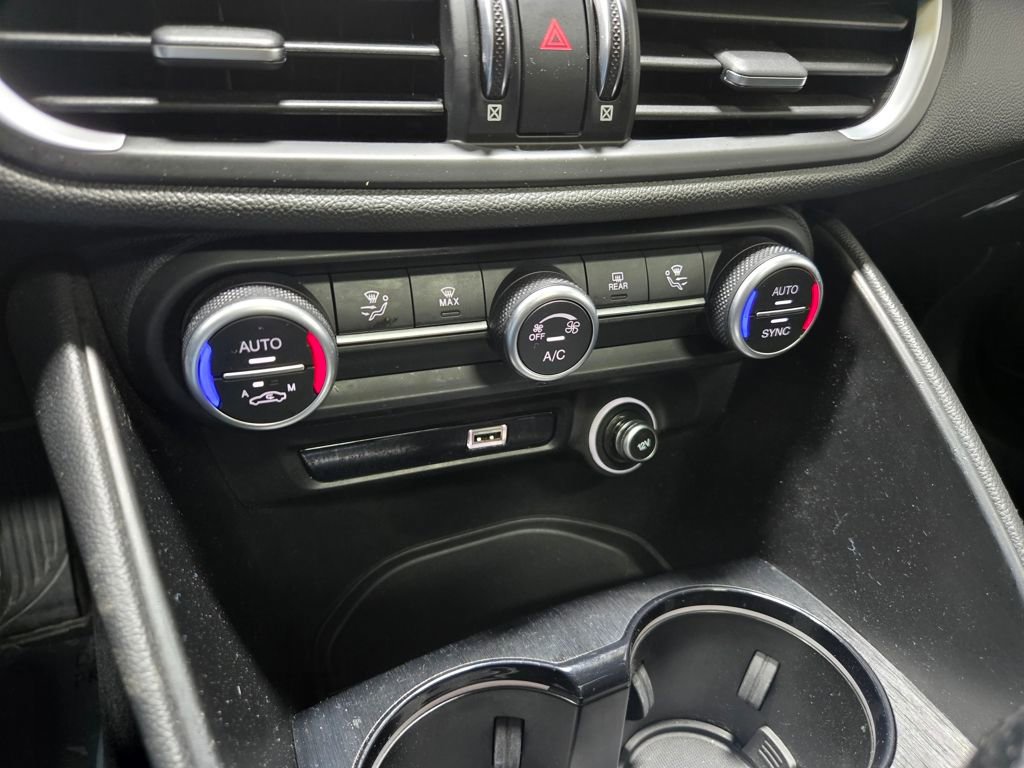 Used 2021 Alfa Romeo Giulia Sprint w/ Nero Edizione image 28