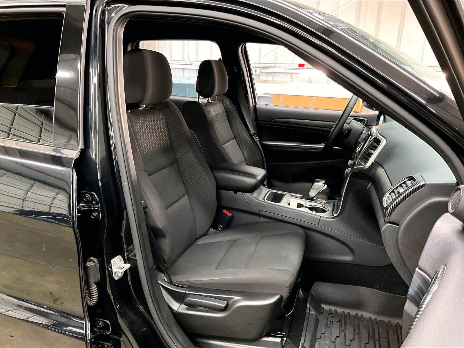 Used 2021 Jeep Grand Cherokee Laredo AWD/4WD image 9