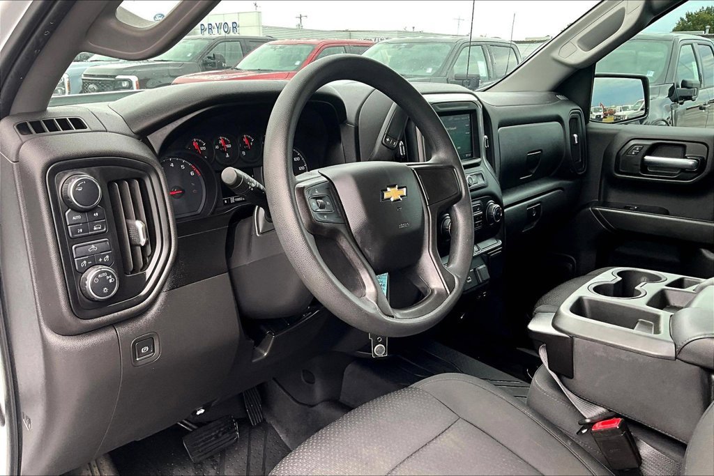Used 2020 Chevrolet Silverado 1500 Custom w/ Custom Value Package AWD/4WD image 13