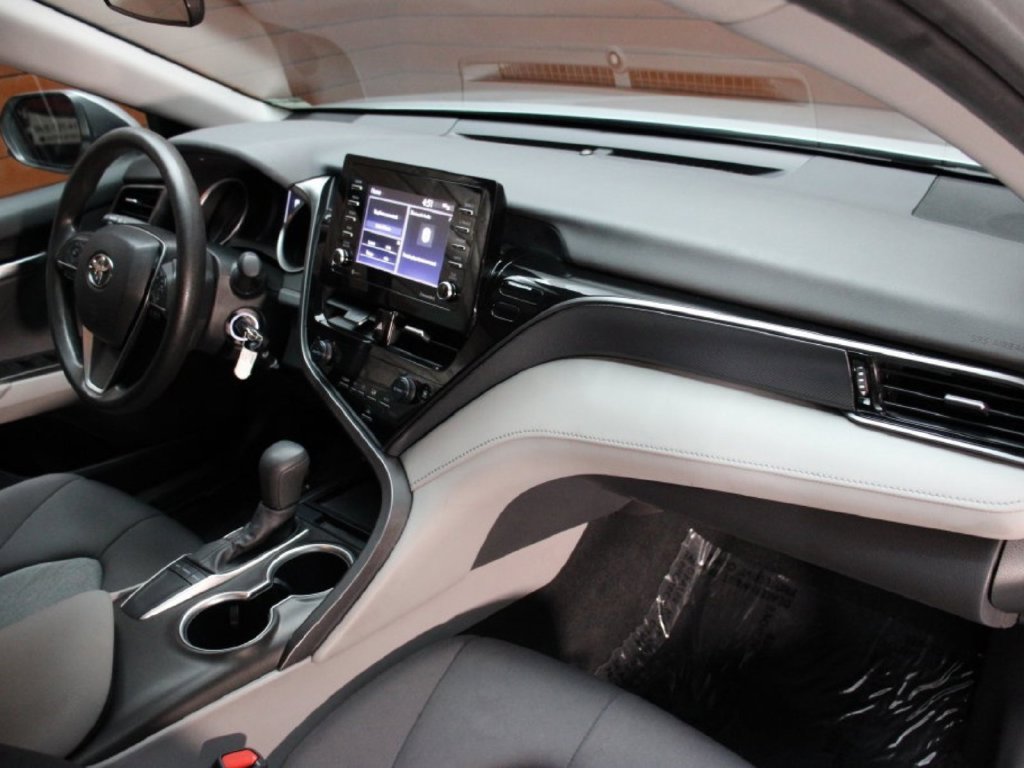 Used 2024 Toyota Camry LE FWD image 5