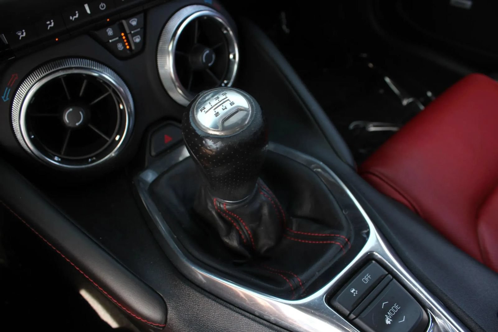 Used 2017 Chevrolet Camaro LT RWD image 23
