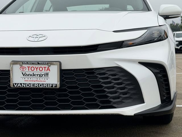 Used 2025 Toyota Camry SE FWD image 9