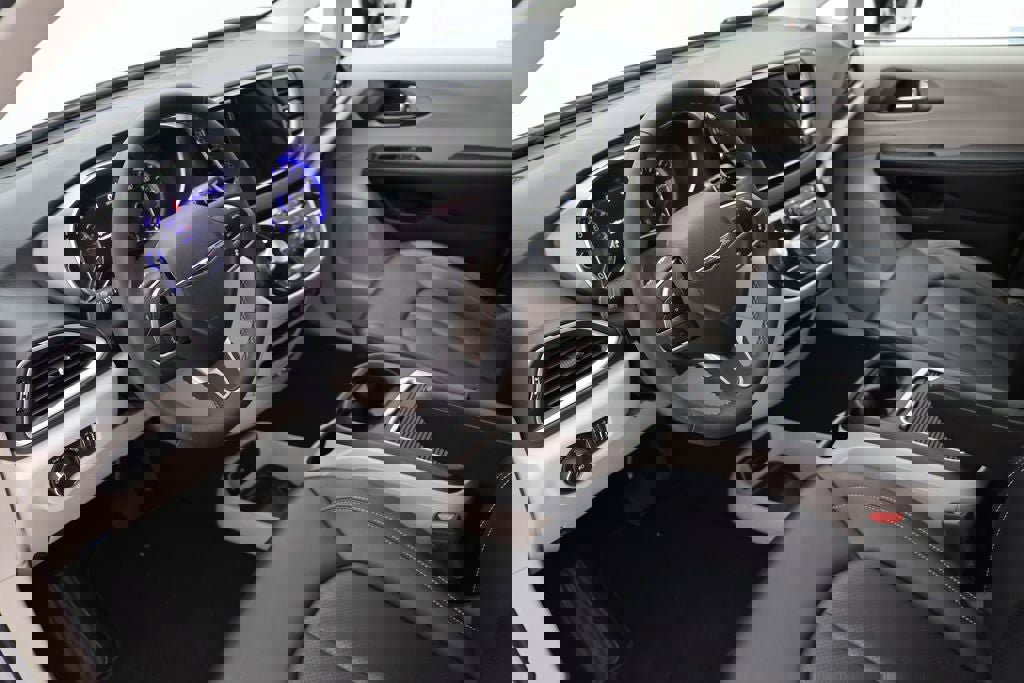 Used 2024 Chrysler Pacifica Touring-L image 14