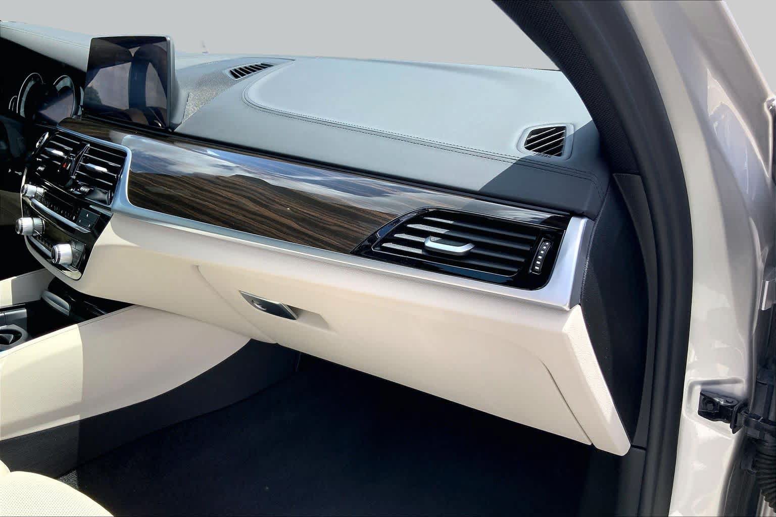 Used 2019 BMW 540i w/ M Sport Package RWD image 18