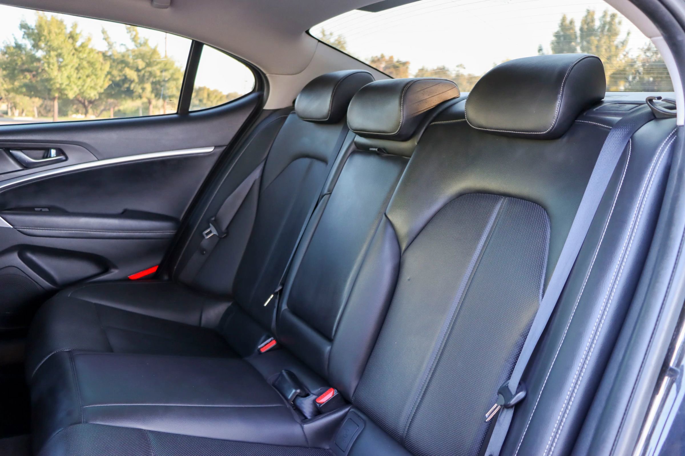 Used 2019 Genesis G70 2.0T Advanced image 16