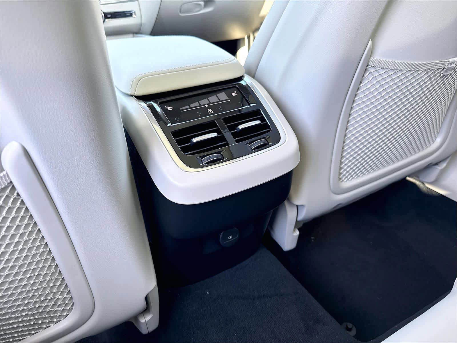 New 2026 Volvo XC60 B5 Ultra w/ Climate Package AWD/4WD image 16