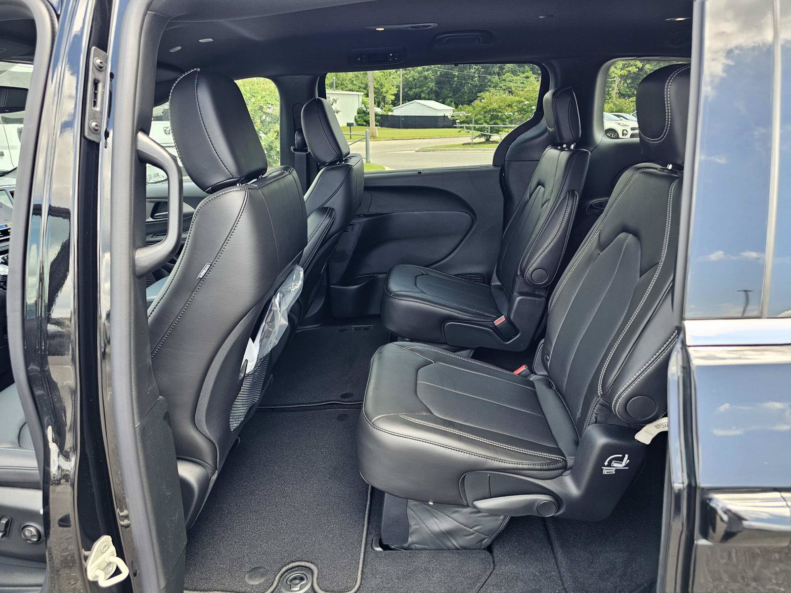 New 2027 Chrysler Pacifica Select FWD image 29
