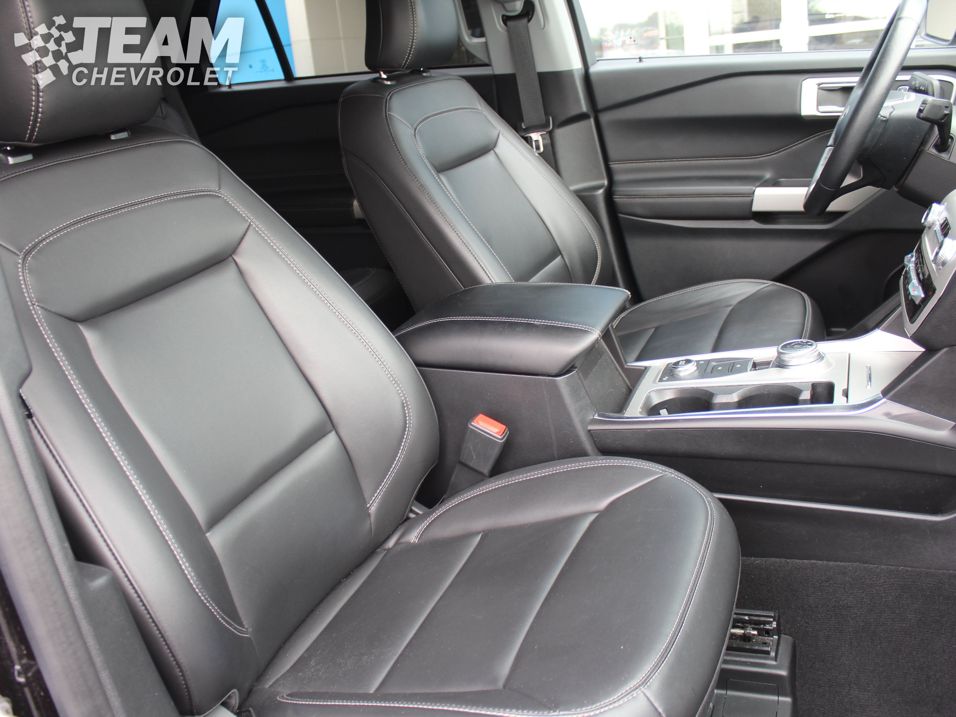 Used 2024 Ford Explorer XLT w/ Equipment Group 202A AWD/4WD image 29