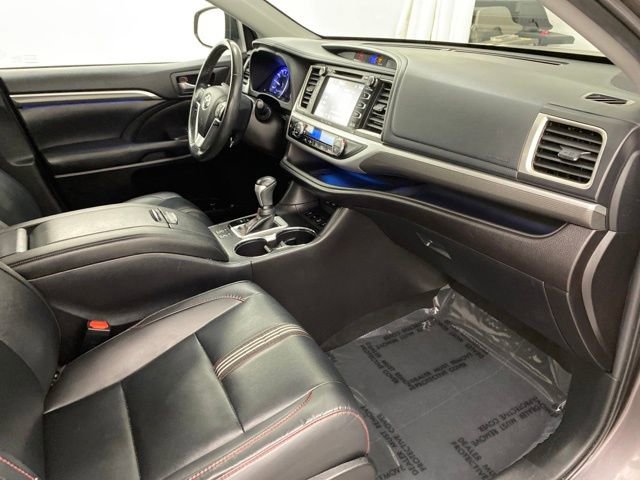 Used 2019 Toyota Highlander SE image 40